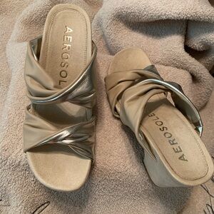 AEROSOLES Gold & tan Sandals with Twisted Design leather straps 3 1/2 in heels